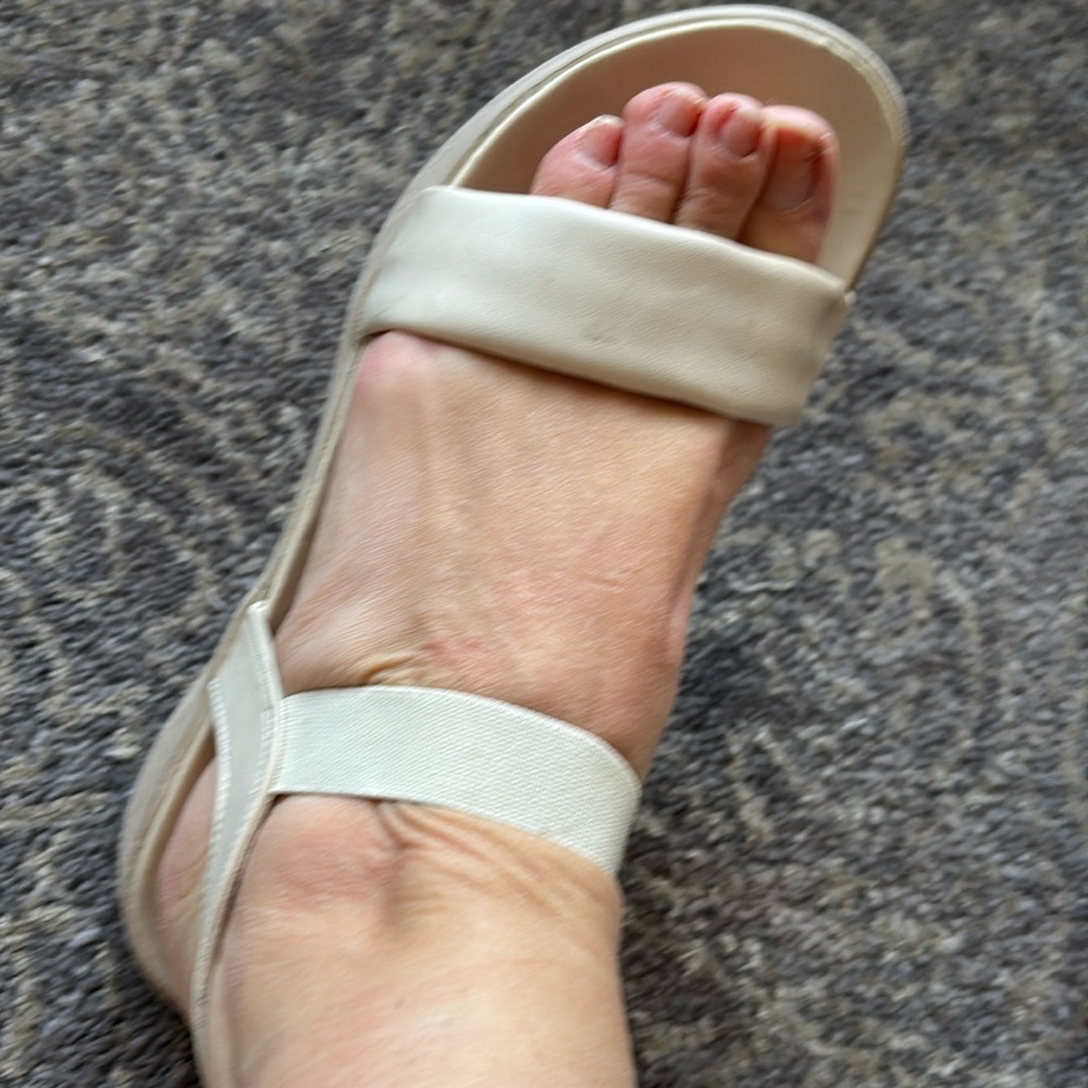 Bata lightweight sandals platform in cream size 39 or 8.5